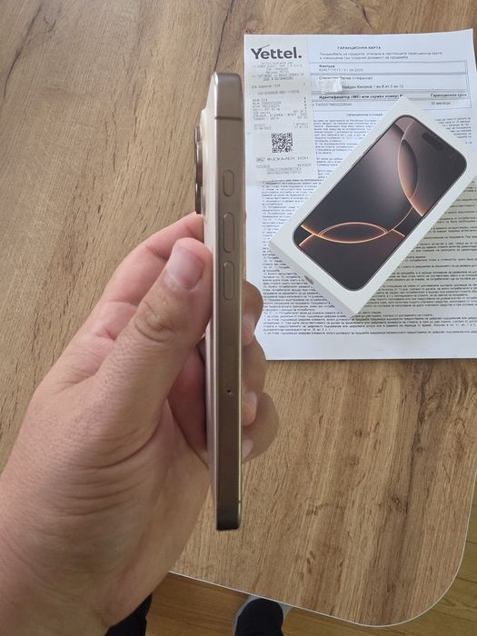 КАТО НОВ Продавам IPhone 16 pro 256GB, Gold
