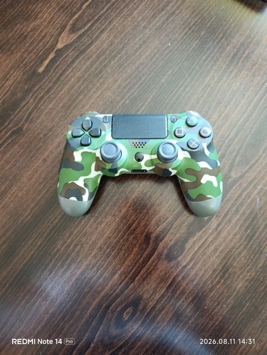PS4 Slim 500GB с два контролера