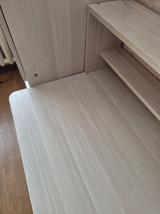 Продам школьный стол+пенал