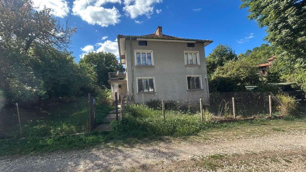 Двуетажна къща в село Дружево