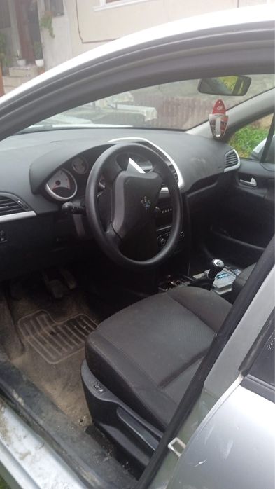 Dezmembrez  Peugeot 207