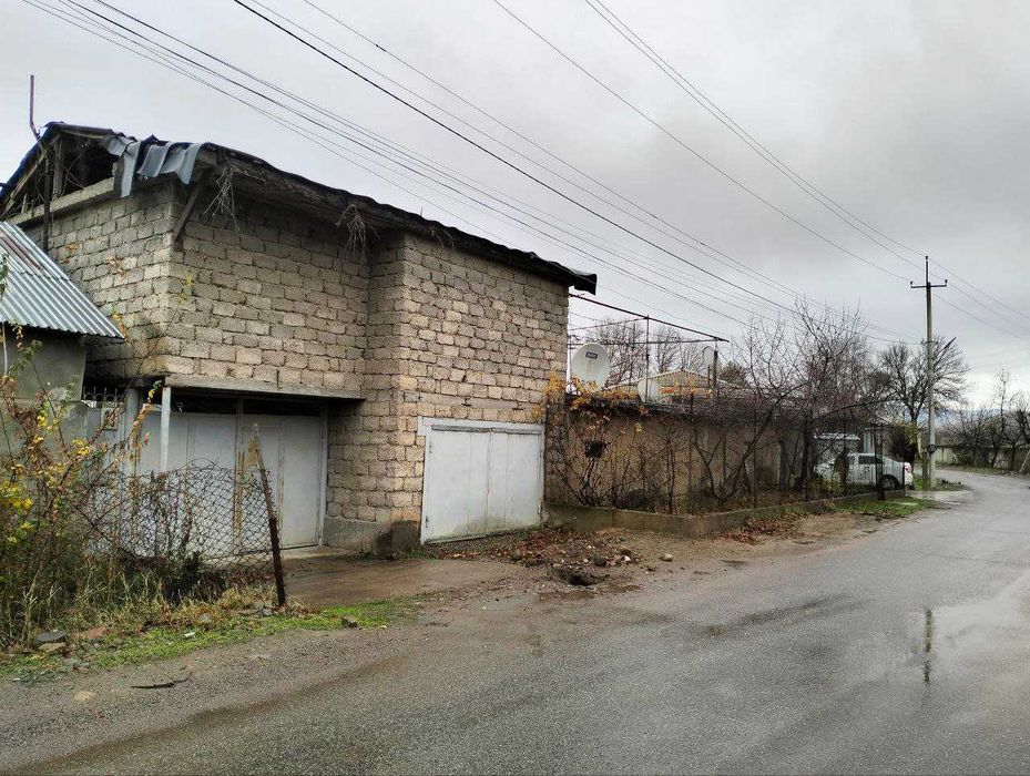 Бўстонлиқ тумани, Бараж МФЙда 7.8 сотих ер майдонли ховли сотилади.