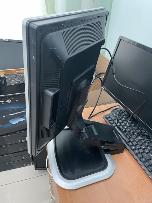 Мониторы 19 дюйм поворотный