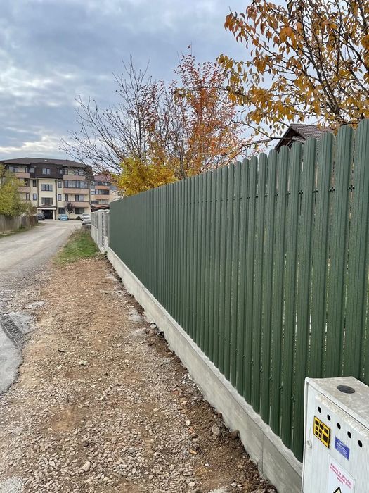 Garduri si porti din sipca metalica, panouri stil jaluzele, plasa bordurata, tabla cutata, sipca metalica si alte modele disponibile