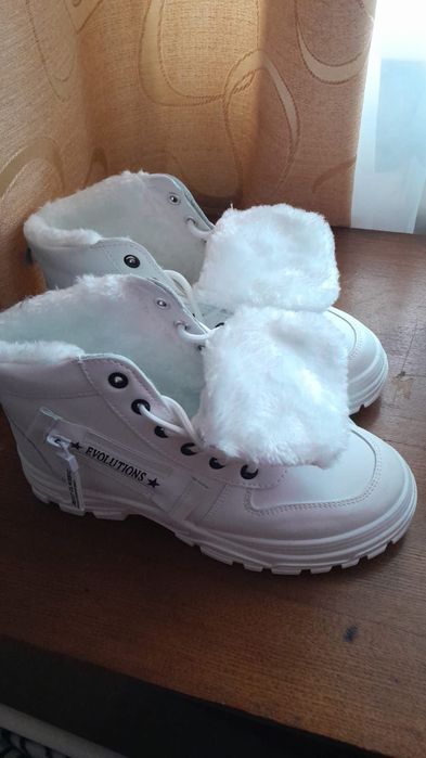 Продам зимние кроссовки