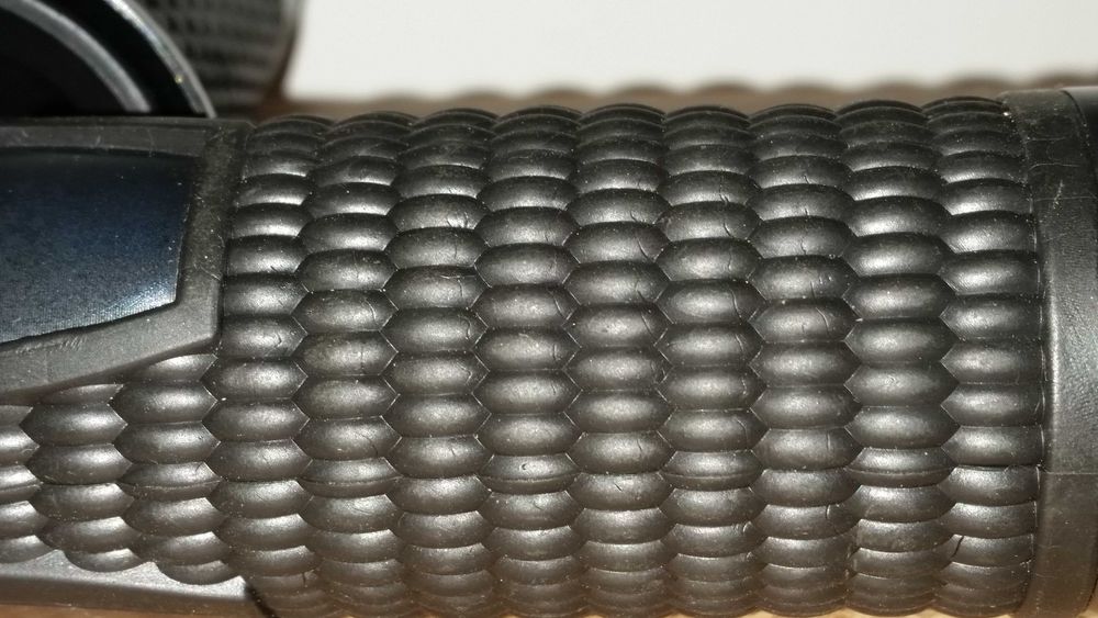 Алуминиеви гумирани грипове за велосипеди