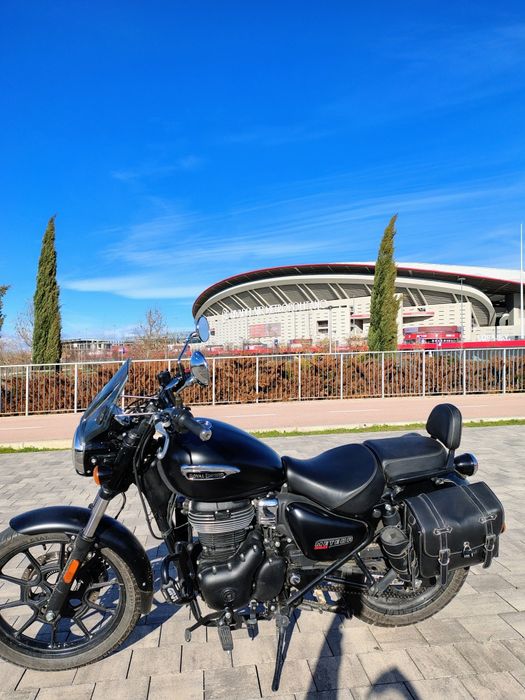 Royal Enfield Meteor 350 stellar black