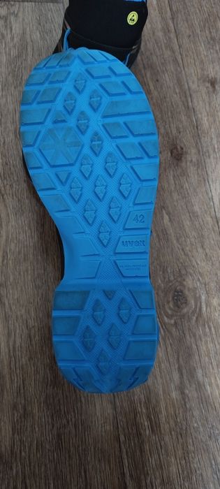 Продам спецобувь UVEX