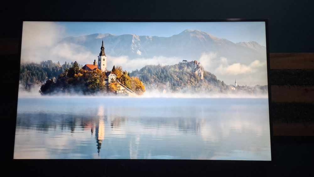 Televizor sotiladi 65 dyum