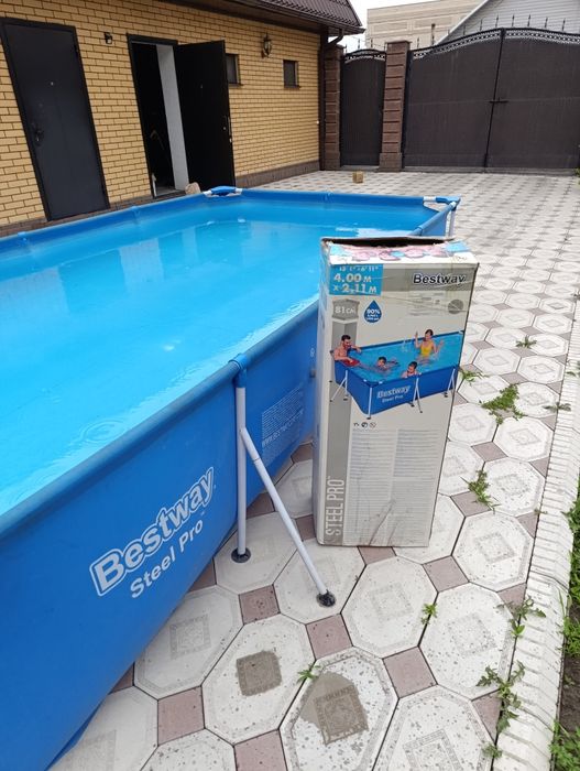Бассейн Bestway 4х2. Б/у