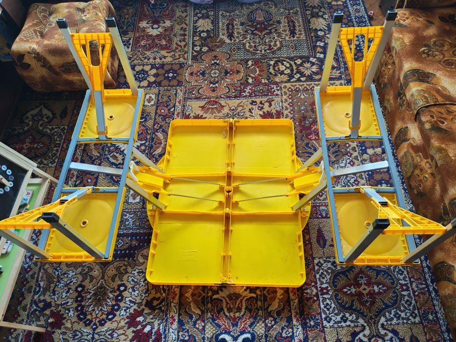 Сгъваема къмпинг маса с 4 стола