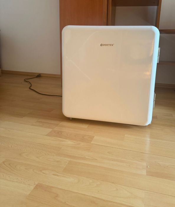 Frigider minibar VORTEX VM5SWH02M, 47 l, H 50 cm, Clasa E, Alb