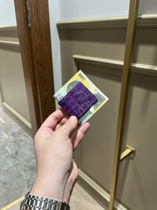 Clip magnetic pentru bani din piele de crocodil – lucrat manual