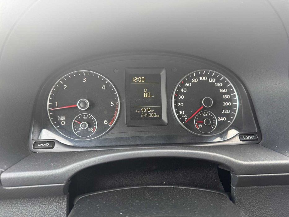 VW Caddy 2012 manual intretinut