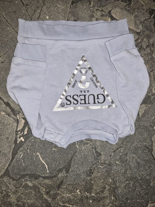 Дрешки за момиче 0-3 ; 0-6 месеца Guess