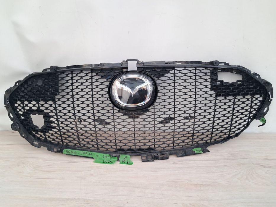Грил решетка емблема Mazda 3 2019/2024г