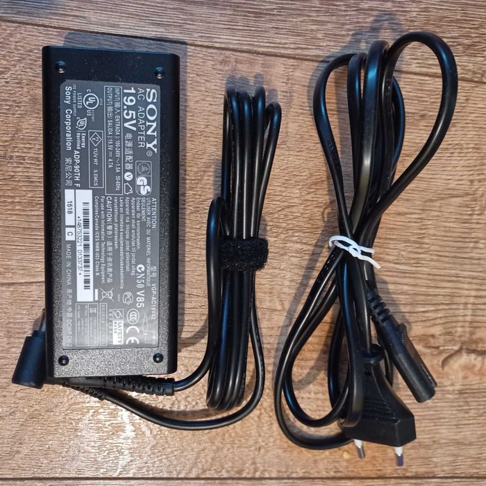 Incărcător pentru laptop Sony, model VGP-AC19V42