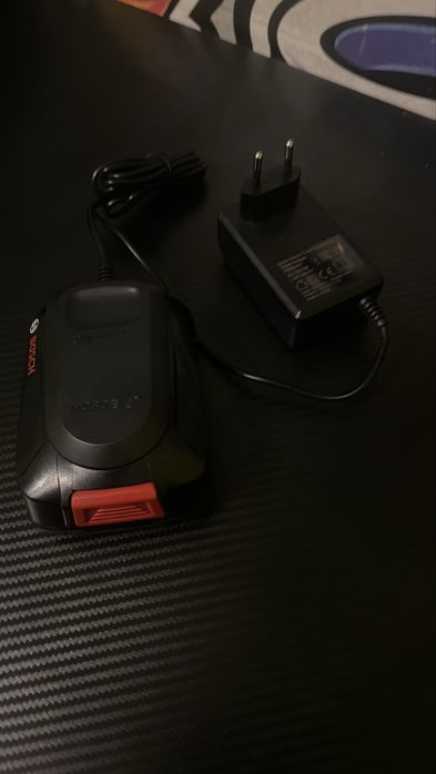 Батерия със зарядно бош чисто нови