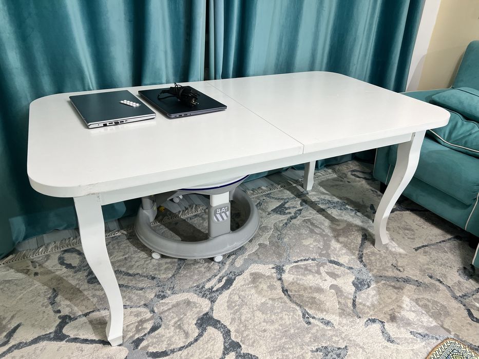 Стол для гостинной, кухни