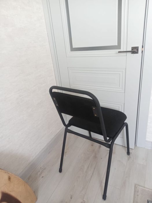 стильные офисные стуля