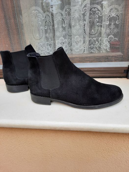 Botine din piele intoarsa neagra mărimea 38.