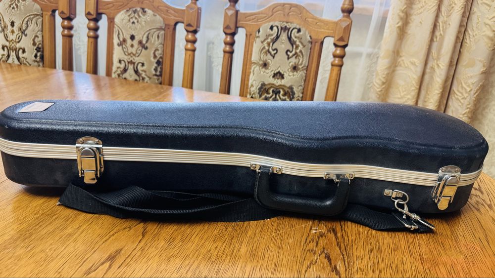 Продам полумастеровую скрипку ямаха