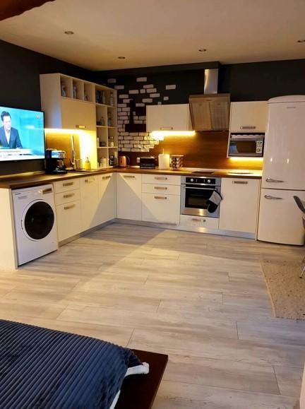 Дава се под наем Едностаен апартамент в Бургас, Център - 75 кв.м за 714 € - Снимка #1