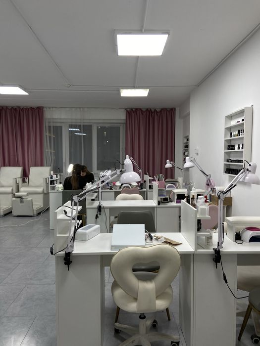 Маникюрный столик в аренду