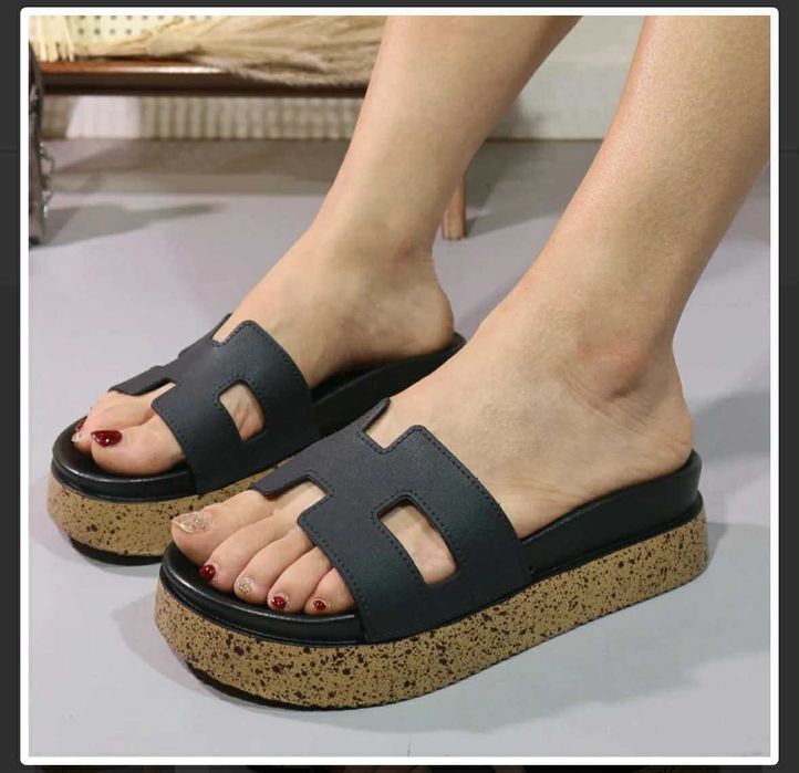 НОВИ дамски чехли с дебела подметка (номер 39)