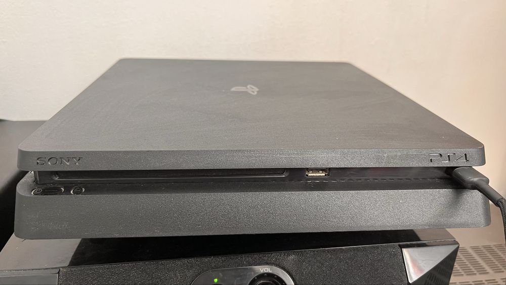 Ps 4 slim