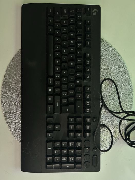 Tastatura Logitech g213