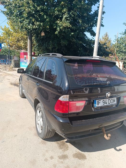 Vând BMW X5 e53, 2006,3.0d, facelift, 218 cp, funcțională, cu bătaie la motor, pentru dezmembrări.