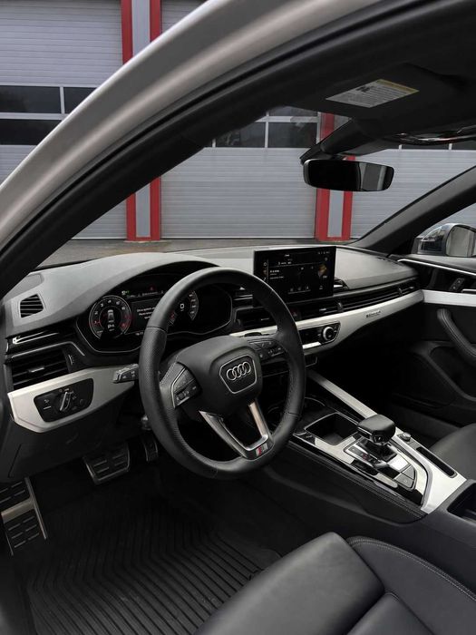 Audi A4 45TFSI S-LINE+