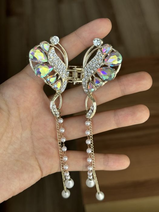 Заколка для волос в виде бабочки