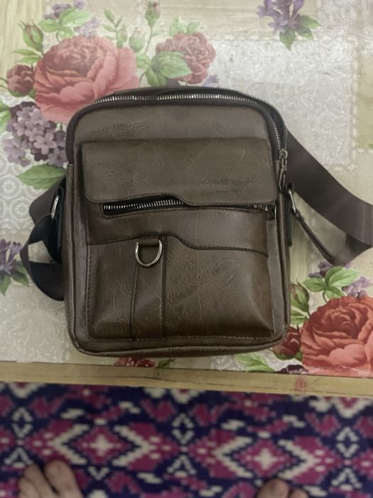 Charmdan ishlangan yelkamali sumka