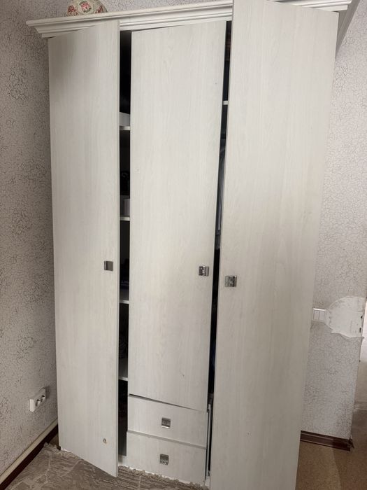 Продам шкаф для спальни