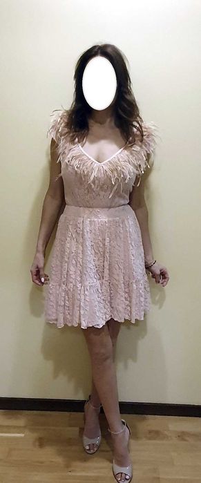 Rochie dantela cu pene de strut