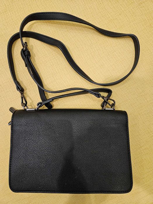 Дамска черна чанта