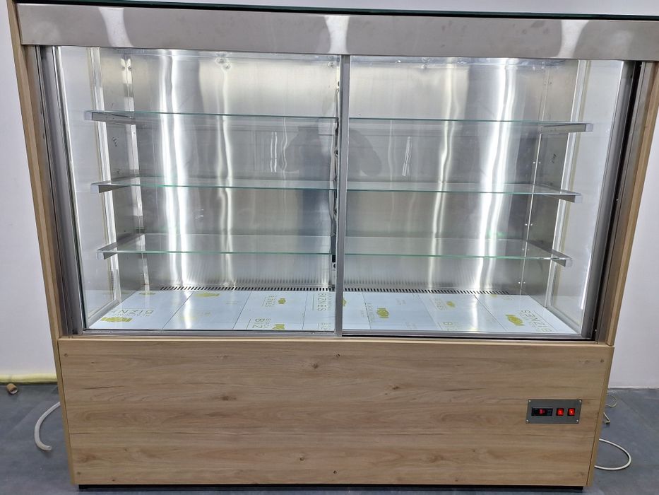 Продаются витиринный холодильники
