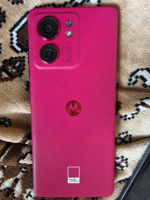 Vând Motorola edge 40 cu ecran curbat, amprenta display, fast charge