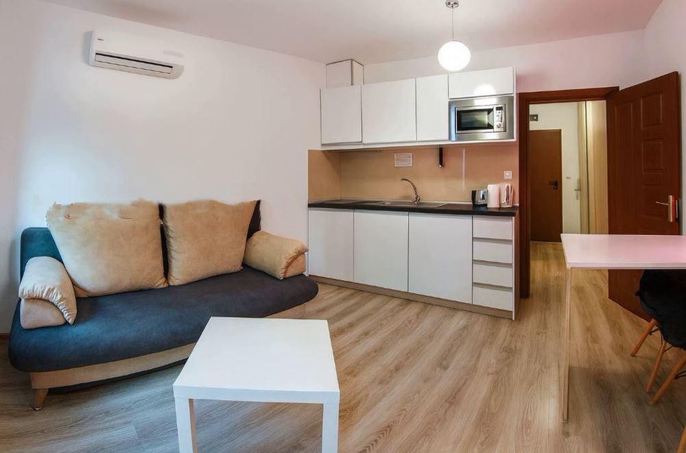 Дава се под наем Едностаен апартамент в Варна, Червен площад - 30 кв.м за 375 € - Снимка #1