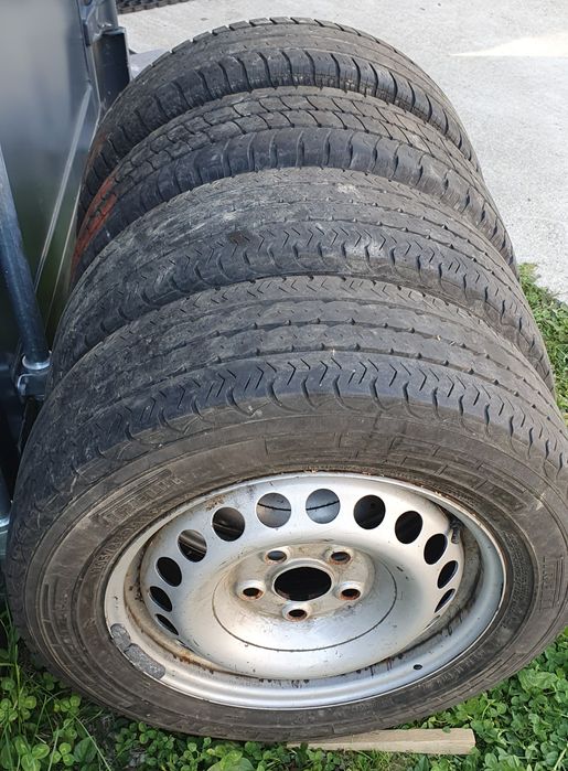 Cauciucuri 205 65 16 C cu jante tabla