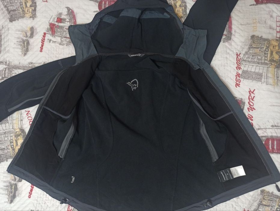 Norrona дамско яке М