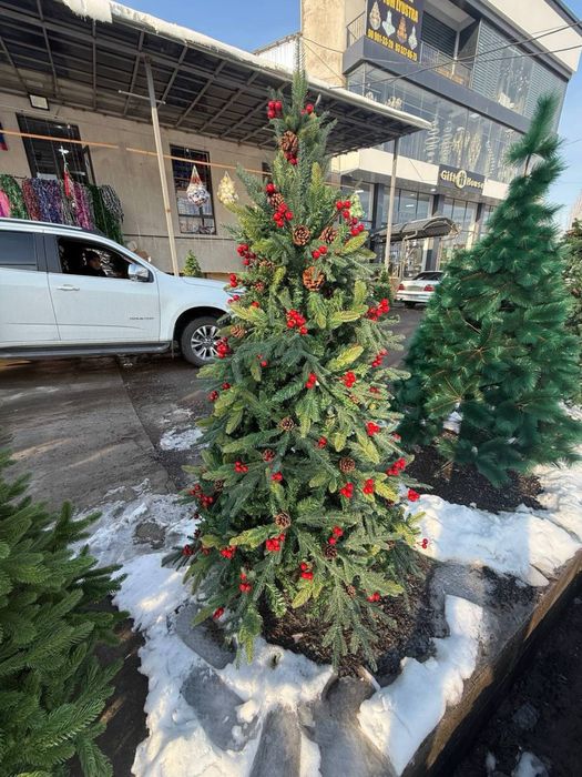 Роскошная искусственная ёлка высотой 5 метров