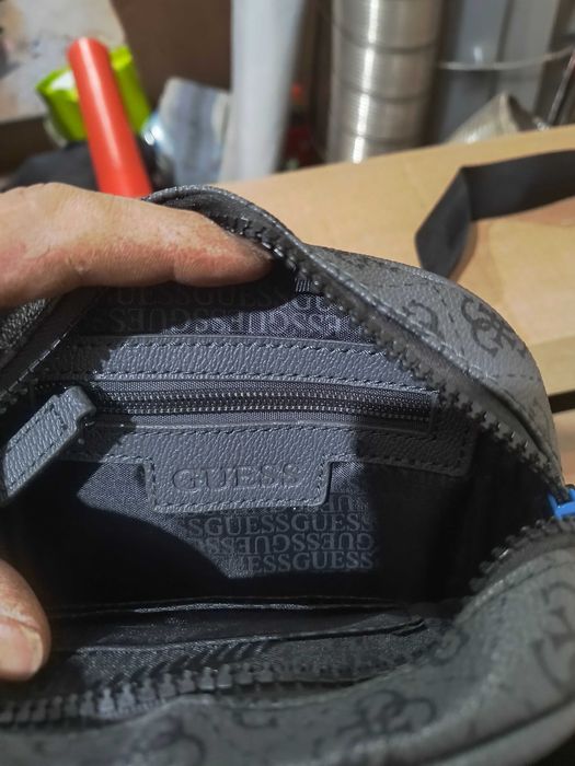 Gentuță GUESS de vanzare