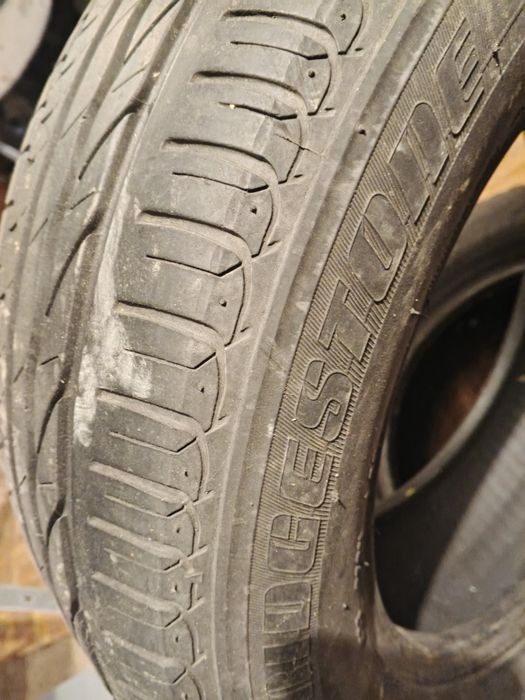 Vând 2 cauciucuri vara  Bridgestone