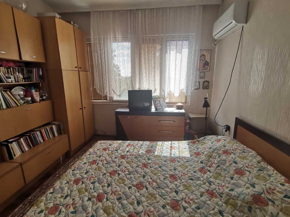 Продавам два етажа от къща - Хасково, Република