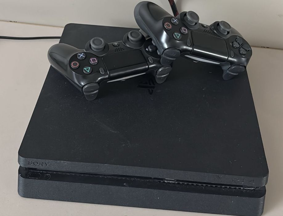 PS4 Slim 500GB + 2 геймпада + 6 игр + коробка