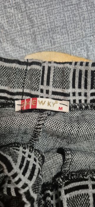 Pantaloni lungi in carouri