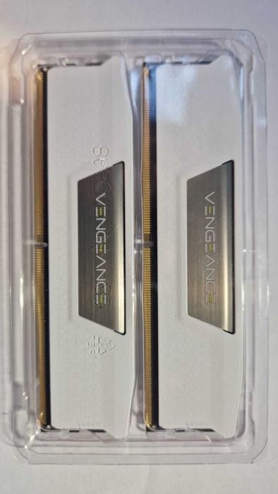 Vand Kit 64 Gb Corsair Vengence DDR5 5200 , in garantie